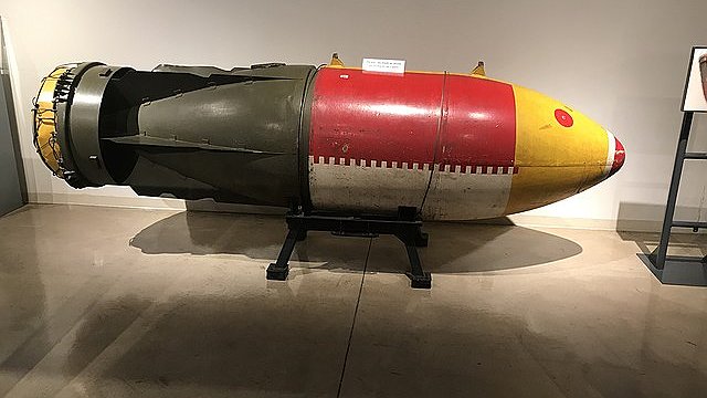 Illustration - ma bombe est plus grosse que la tienne