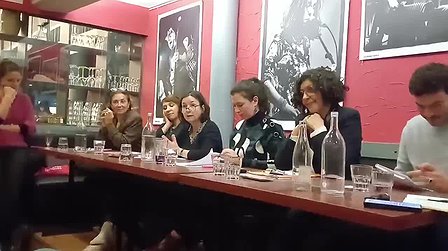 Illustration débat les tricoteuses hystériques